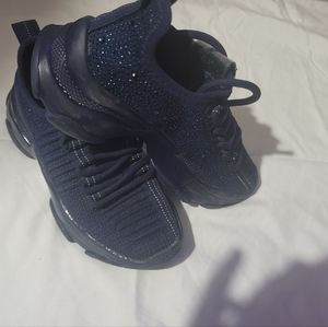 Steve Madden size 1 y Navy girl sneaker